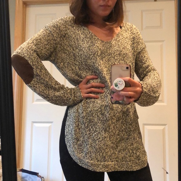Knitted tunic - off white and black coloring - Picture 2 of 7